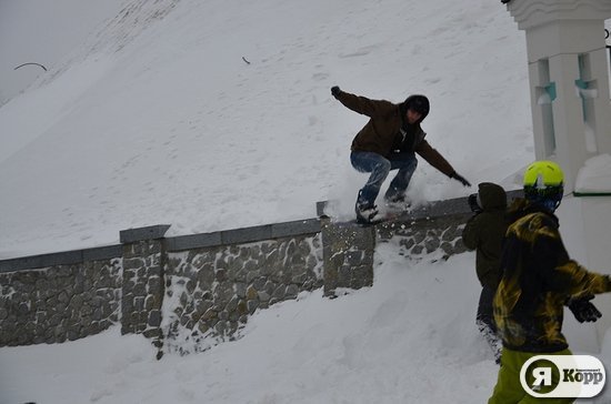 Як сноубордисти каталися по Києву. ФОТО. ВІДЕО