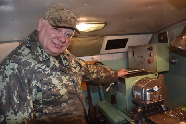 Показали, хто рятує бойову техніку волинської бригади