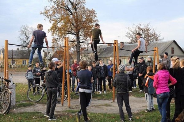 «Street Workout» в Ківерцях: віджимання на брусах. ФОТО