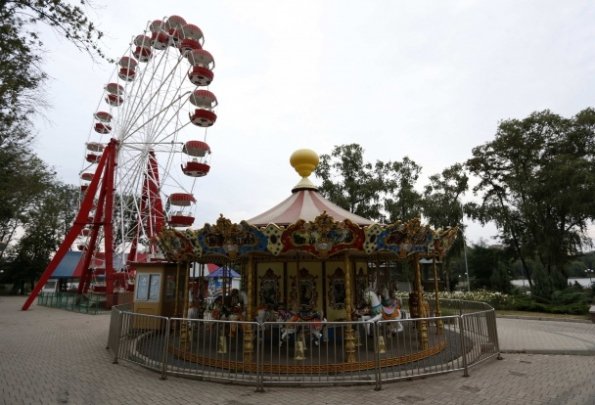 Безлюдний Донецьк: через обстріли люди не виходять на вулиці. ФОТО