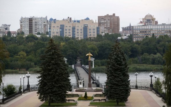 Безлюдний Донецьк: через обстріли люди не виходять на вулиці. ФОТО