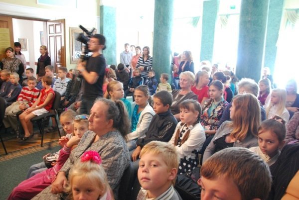 Благодійна шкільна акція в Луцьку. ФОТО