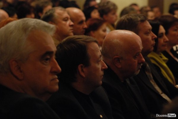 На День закоханих бізнесменам Луцька «подарували» «батіг і пряник». ФОТО