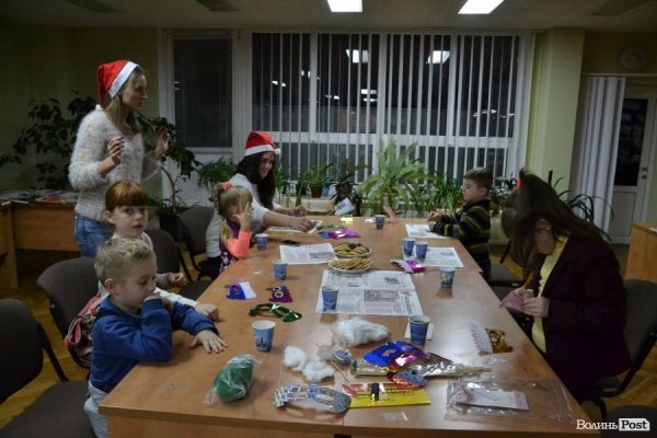 Партійний тімбілдінг по-луцьки: «Батьківщина» виготовляла прикраси