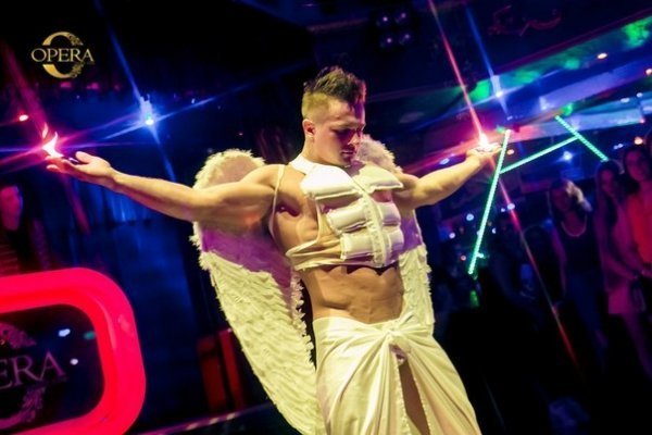 У луцькому клубі - вечірка з чоловічим стриптизом. ФОТО