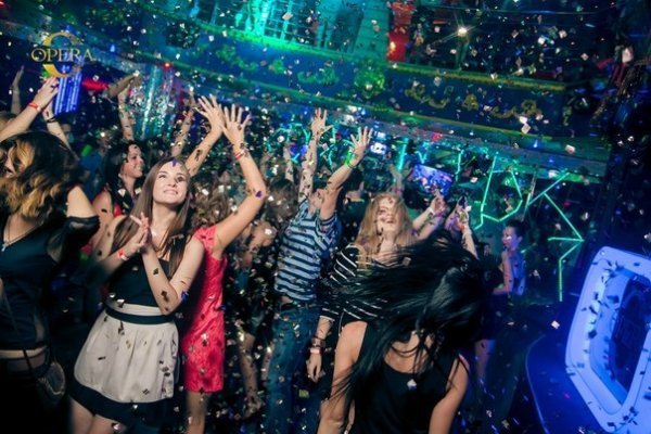 У луцькому клубі - вечірка з чоловічим стриптизом. ФОТО