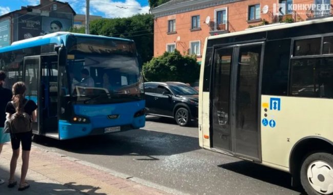 У центрі Луцька – аварія за участю двох маршруток