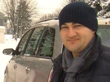 «Добротренд»: лучанин безкоштовно підвозить людей у негоду. ВІДЕО