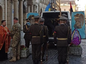 У Львові попрощалися із загиблим на Донбасі 23-річним бійцем. ФОТО