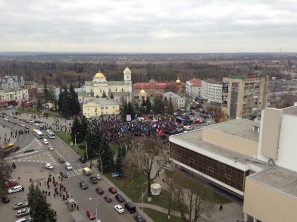 Народне віче у Луцьку. ФОТО. ВІДЕО