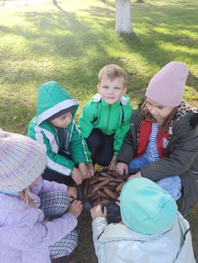 Школярі на Волині виготовляють окопні свічки для Захисників