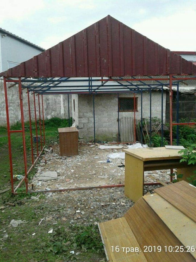 У Луцьку муніципали знесли незаконно встановлені халабуди