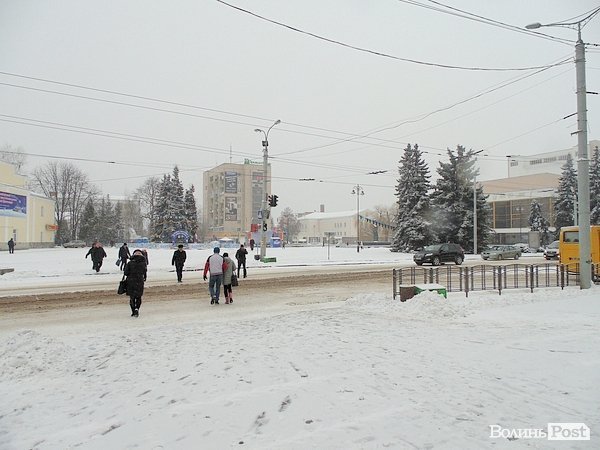 Луцьк засипало снігом. ФОТО