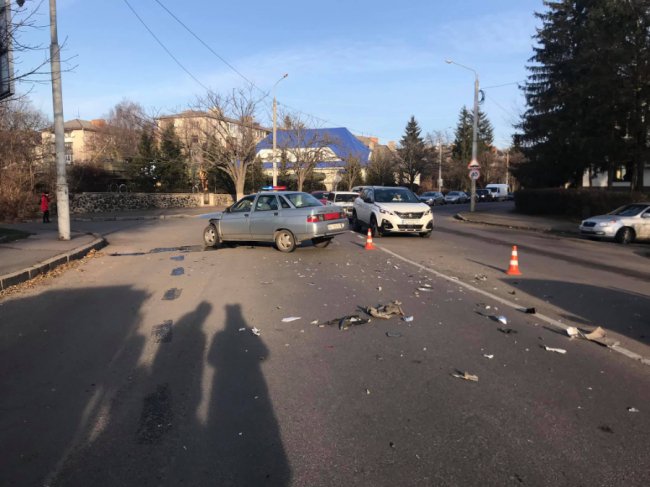 У Луцьку зіткнулися дві автівки: шукають очевидців аварії