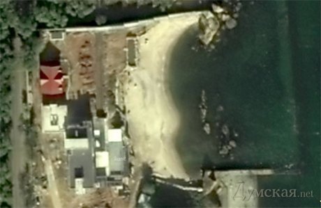 Регіонал літає вертольотом на приватний пляж. ФОТО