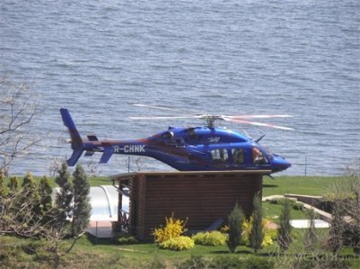 Регіонал літає вертольотом на приватний пляж. ФОТО