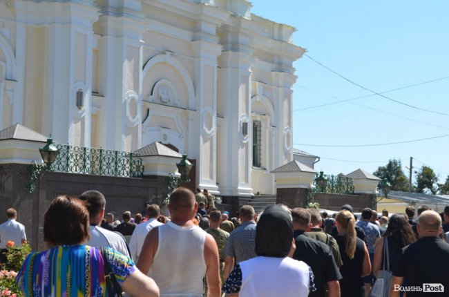 Як у Луцьку прощалися з Героєм Андрієм Єлістратовим. ФОТО