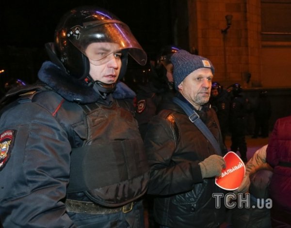 Московські мітингувальники лишились на ніч у «ялинковій кулі». ФОТО. ОНОВЛЕНО