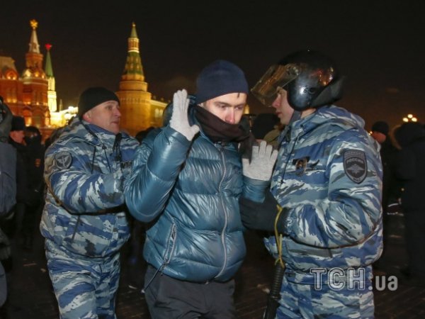 Московські мітингувальники лишились на ніч у «ялинковій кулі». ФОТО. ОНОВЛЕНО