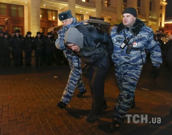 Московські мітингувальники лишились на ніч у «ялинковій кулі». ФОТО. ОНОВЛЕНО