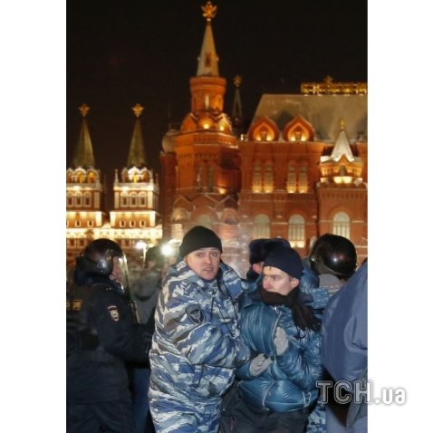 Московські мітингувальники лишились на ніч у «ялинковій кулі». ФОТО. ОНОВЛЕНО