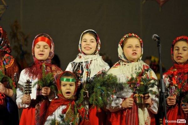 Фото з фестивалю вертепів у Луцьку