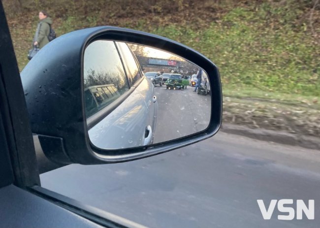 У Луцьку зіткнулися автомобіль та маршрутка: є потерпілі