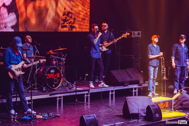 «Шухер, граждане! На сцене психопат!»: яким був концерт гурту «Ляпіс 98» у Луцьку: ФОТОРЕПОРТАЖ