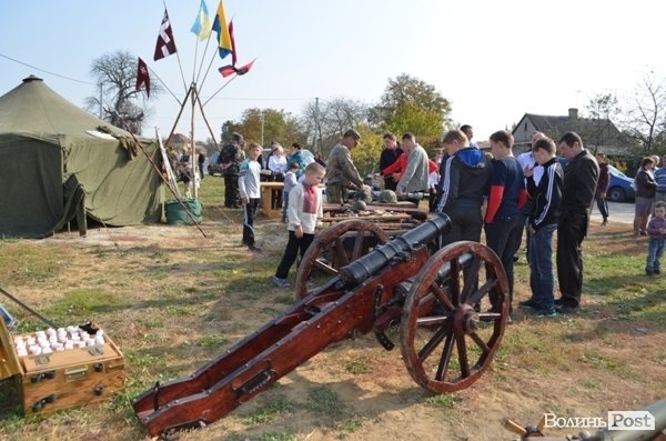 На Волині козаки і монахи допомагали воякам. ФОТО