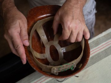 На Львівщині шахтарі замість видобування вугілля будували будинок і виготовляли плитку