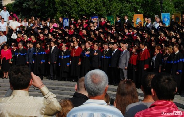У Волинському національному університеті вітали магістрів