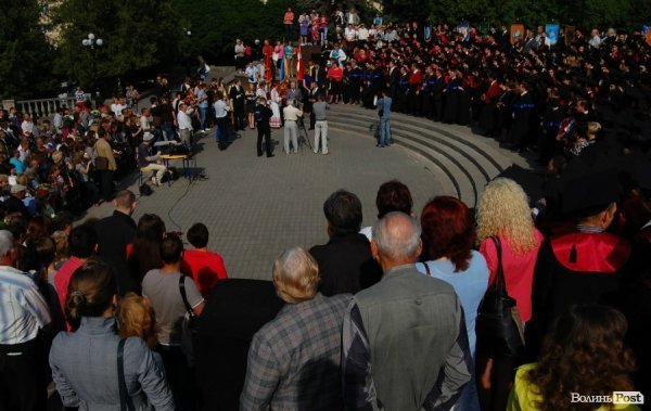 У Волинському національному університеті вітали магістрів