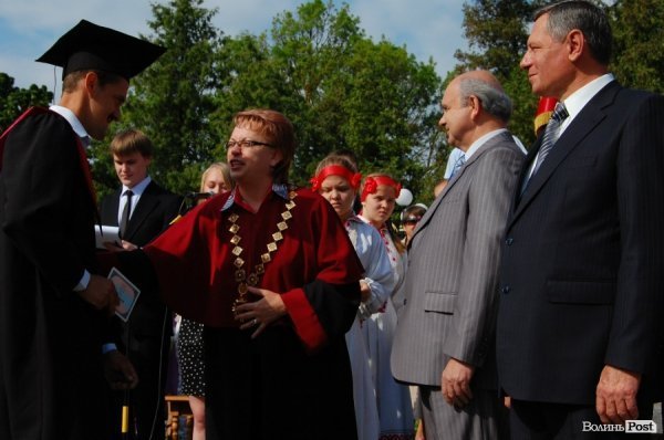 У Волинському національному університеті вітали магістрів