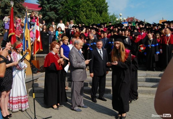 У Волинському національному університеті вітали магістрів