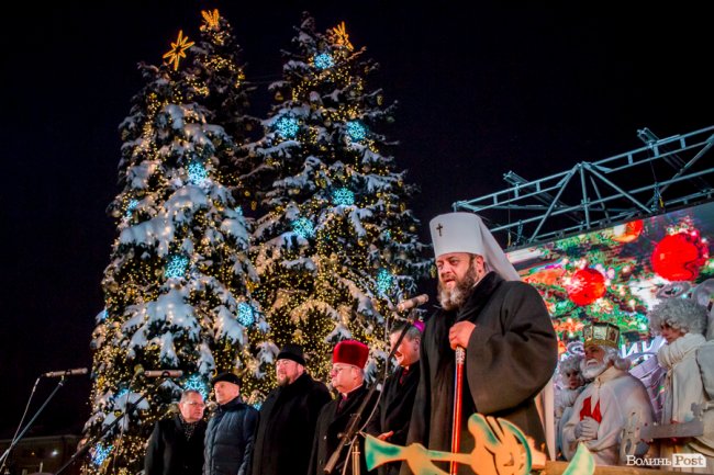 У Луцьку урочисто засвітили головну ялинку міста. ФОТО