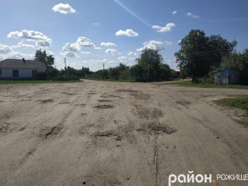 У громаді на Волині через погану дорогу працює лише один магазин на три села. ФОТО