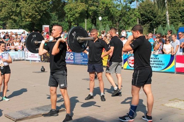Луцькі патрульні взяли участь у змаганнях з кросфіту. ФОТО