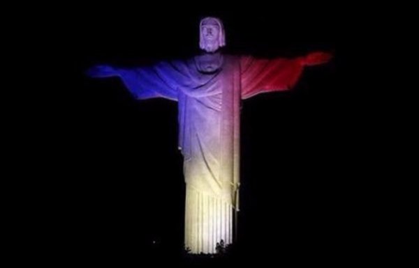 Світ у французьких кольорах. ВІДЕО. ФОТО