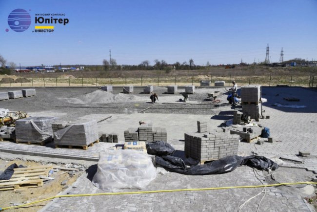 Роботи біля другого будинку