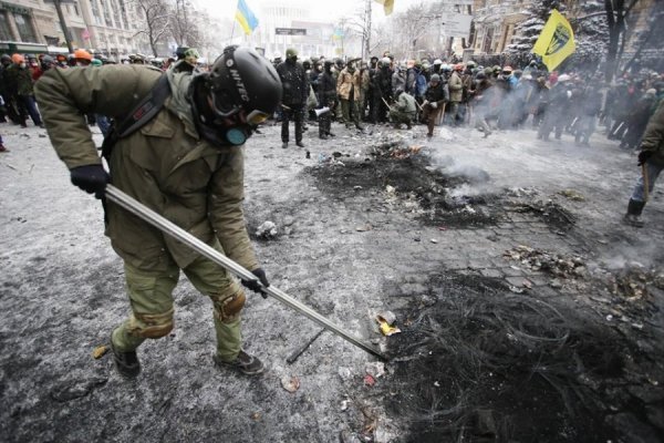 Протистояння на Грушевського: центр Києва у попелі і вогні. ФОТО