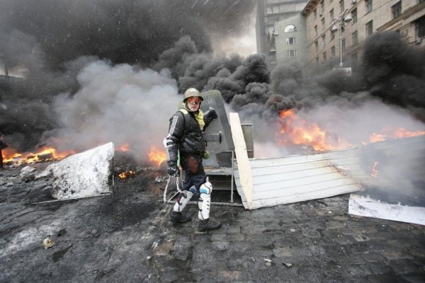 Протистояння на Грушевського: центр Києва у попелі і вогні. ФОТО