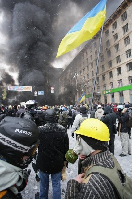 Протистояння на Грушевського: центр Києва у попелі і вогні. ФОТО