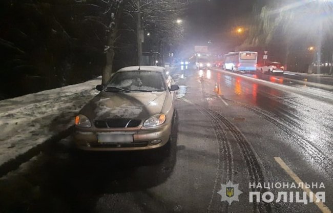 У Луцьку на Набережній автівка збила 53-річного чоловіка: його госпіталізували