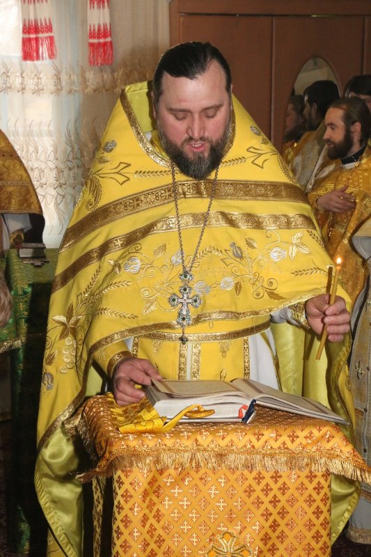 Прихильники УПЦ (МП) на Волині відправили святкову службу у священика вдома. ФОТО