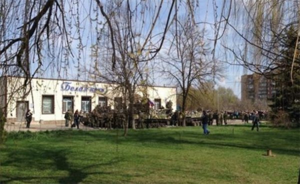 У Слов’янськ увійшли БТРи під російськими прапорами. ФОТО. ВІДЕО