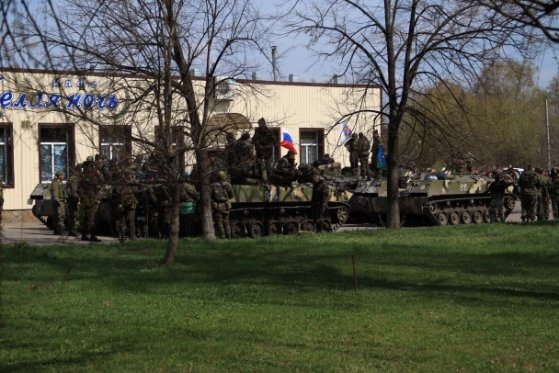 У Слов’янськ увійшли БТРи під російськими прапорами. ФОТО. ВІДЕО