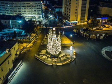 Святковий Луцьк з висоти пташиного польоту. ФОТО