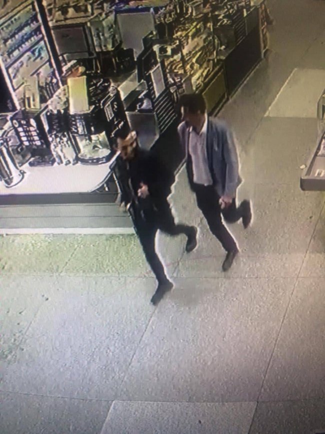 У луцькому супермаркеті невідомий зламав щелепу чоловікові: просять впізнати. ФОТО