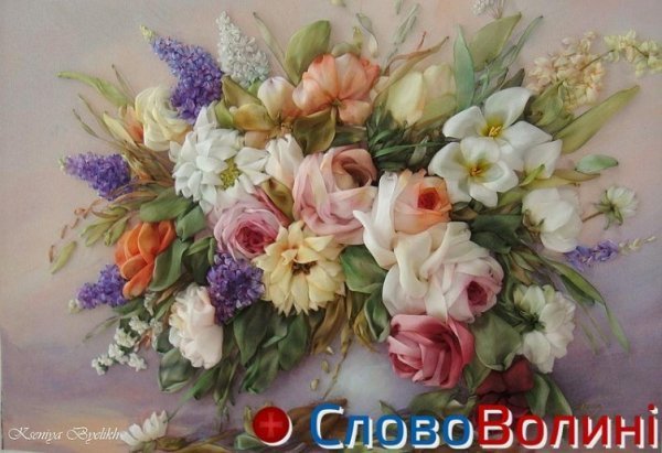 Унікальні квіти з шовкових стрічок. ФОТО