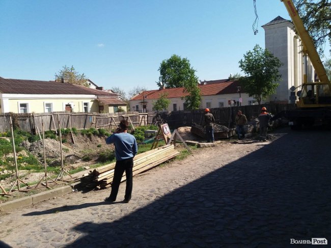 Спробували відновити скандальне будівництво у Старому місті. ФОТО